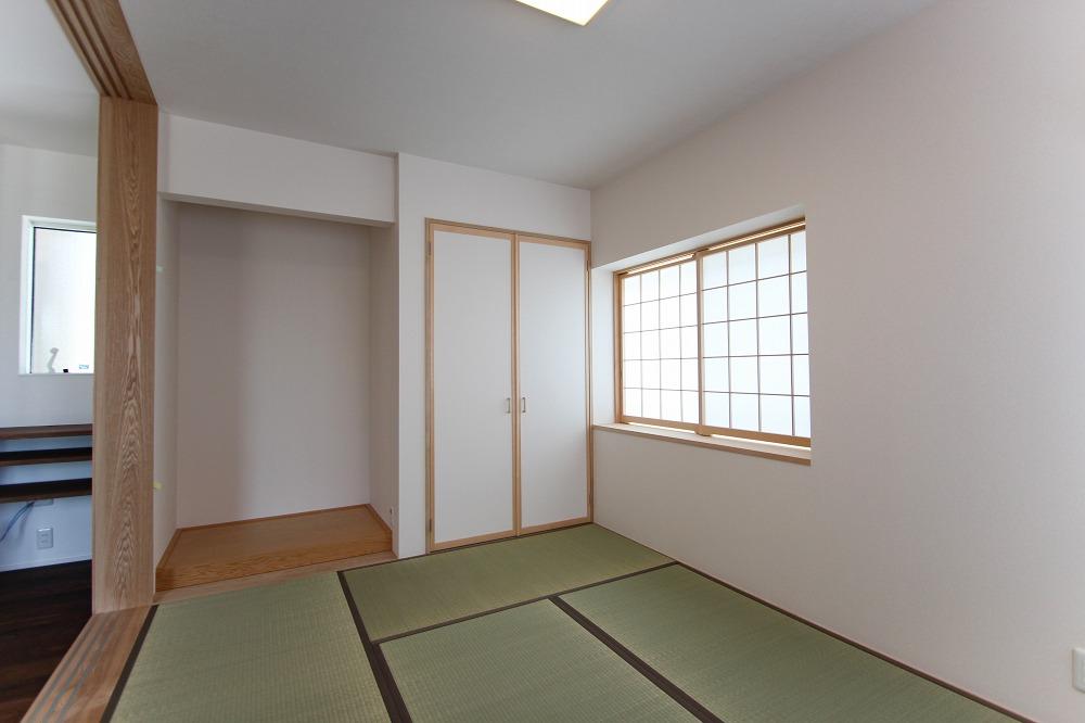 床の間には兜を飾ったり・・