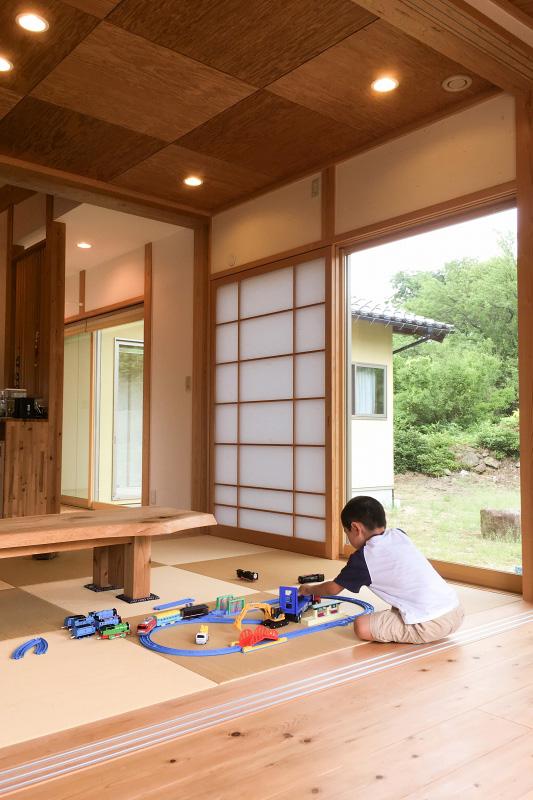 外の緑を感じて過ごす
