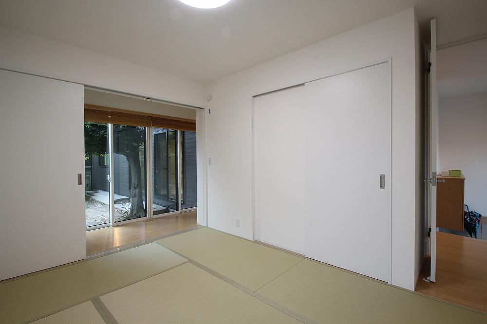 玄関横の和室は以前のままの位置に
