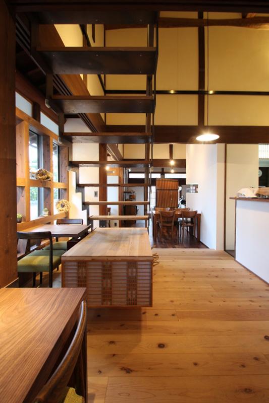 和の建具を再利用した台