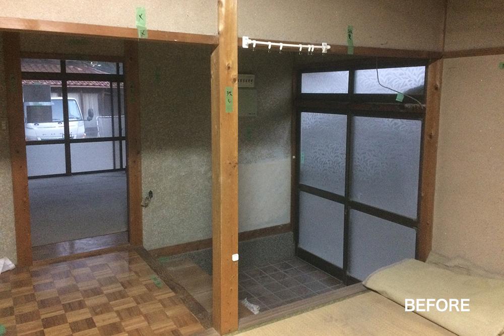 【BEFORE】内玄関と応接室だった場所。リノベ後はリビングに