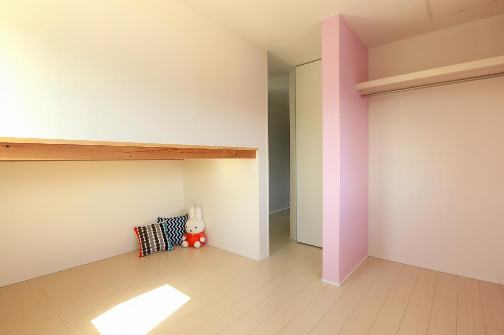 ピンクの子供部屋　ベッドスペース