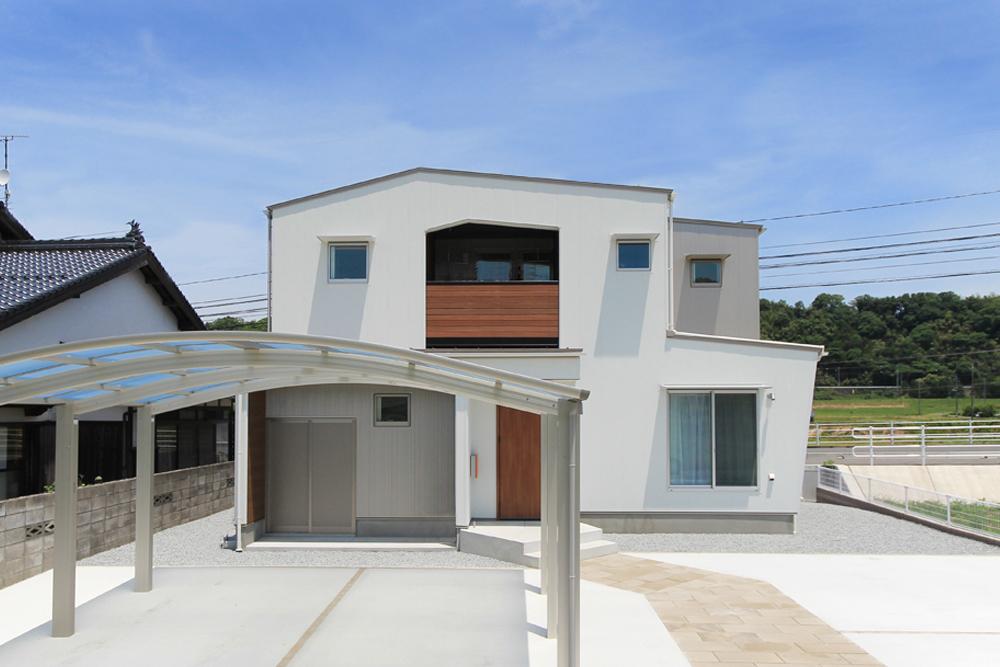 玄関横には外部収納があります。