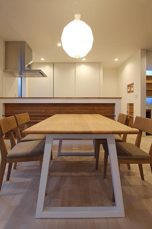 キッチン背面収納には建具があるのでいつでもスッキリ！