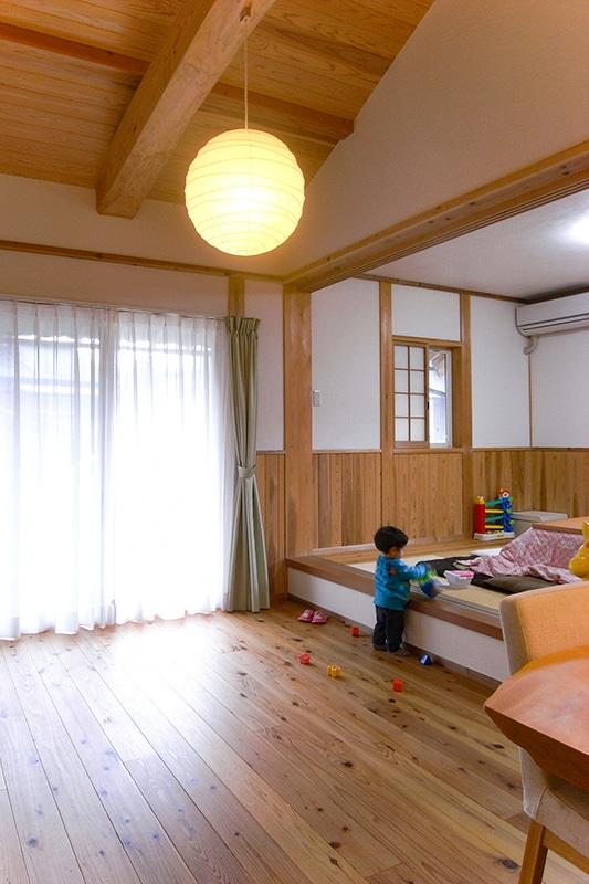 リビングの横には小あがりの和室