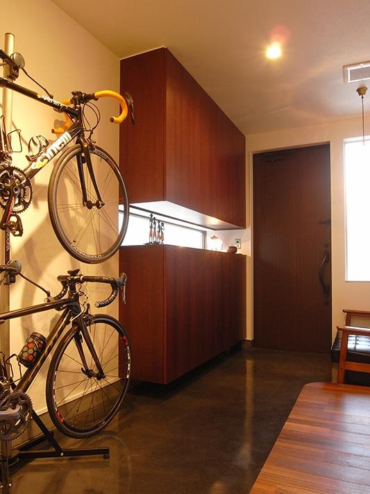 玄関には自転車を設置できます