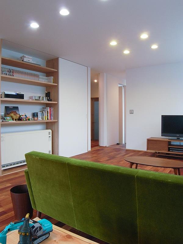壁面収納　使わないときは建具を閉めて