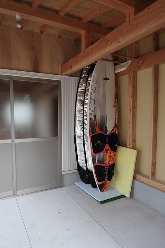 母屋の横にある作業小屋兼倉庫