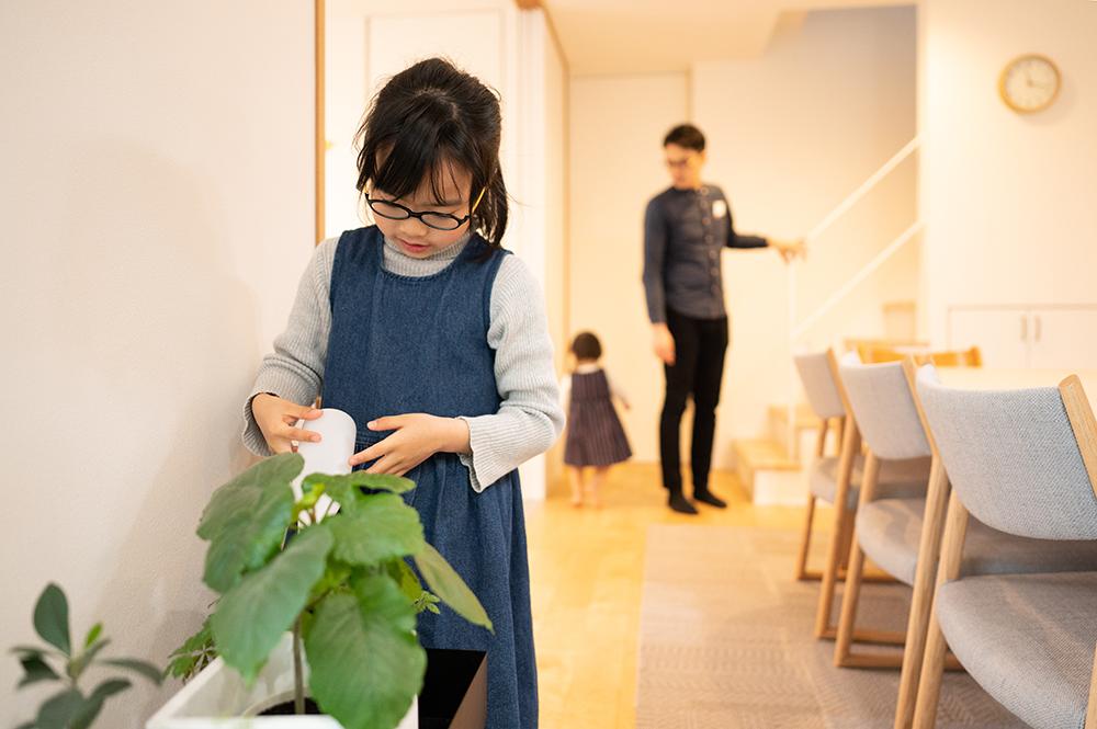 お部屋にグリーンがあるとほっこりしますね