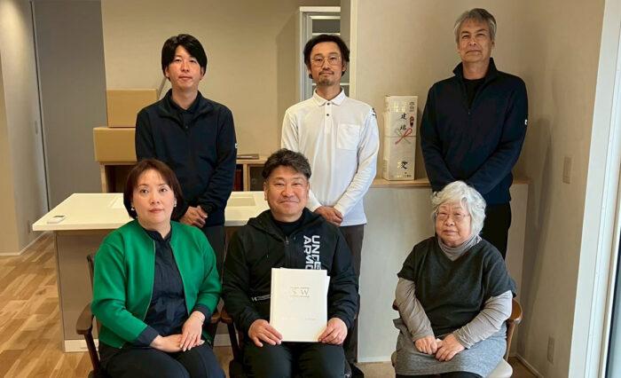 新築・注文住宅・リフォームなら鳥取県米子市の地元工務店、小田原工務店にお任せください。新築注文住宅の平屋、U様邸のお引渡し式ブログ、記事トップの写真。